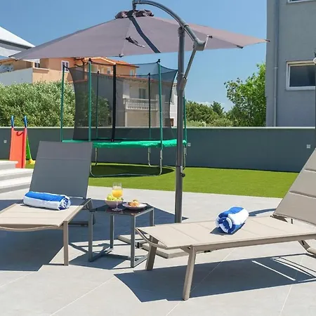 بيت للعطل 4 Bedroomstunning In *