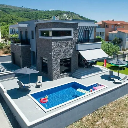 بيت للعطل 4 Bedroomstunning In شيبينيك