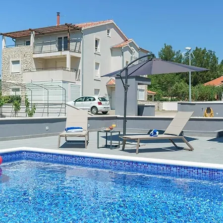 بيت للعطل 4 Bedroomstunning In شيبينيك