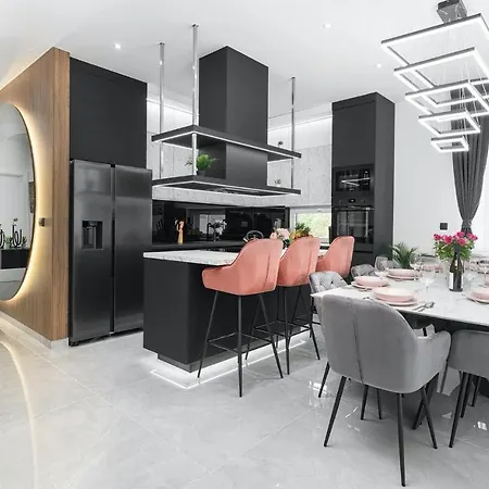 4 Bedroomstunning In شيبينيك
