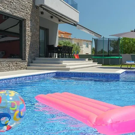 بيت للعطل 4 Bedroomstunning In شيبينيك