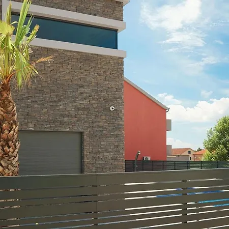 4 Bedroomstunning In بيت للعطل