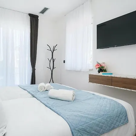4 Bedroomstunning In *