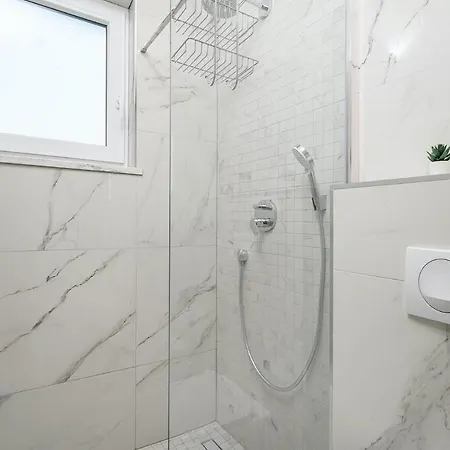 بيت للعطل 4 Bedroomstunning In