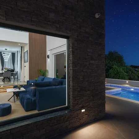 4 Bedroomstunning In *