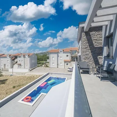4 Bedroomstunning In