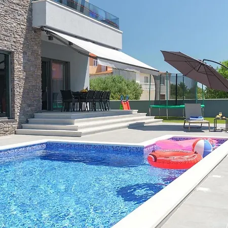 4 Bedroomstunning In بيت للعطل *