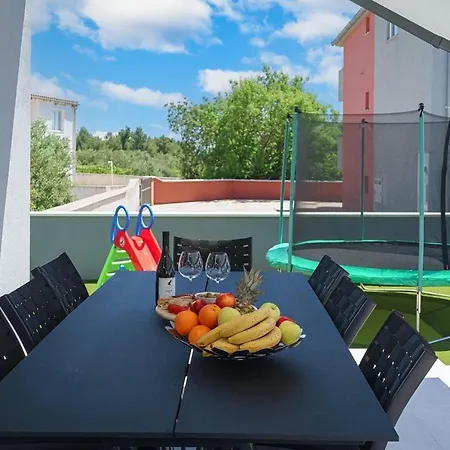 بيت للعطل 4 Bedroomstunning In شيبينيك
