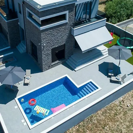 بيت للعطل 4 Bedroomstunning In